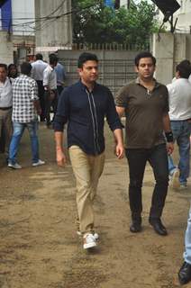 Bhushan Kumar at Funeral of Karim Morani's Mother