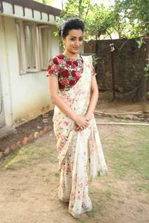 Trisha Krishnan poses for the media at the Trailer Launch of Thoongavanam