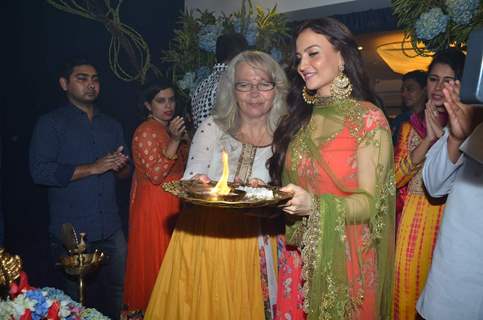 Elli Avram Does Ganpati Pooja at Salman's Residence