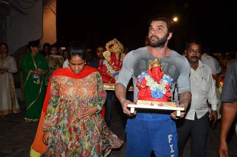Sohail Khan With Arpita Khan Takes His Ganesha for Visarjan