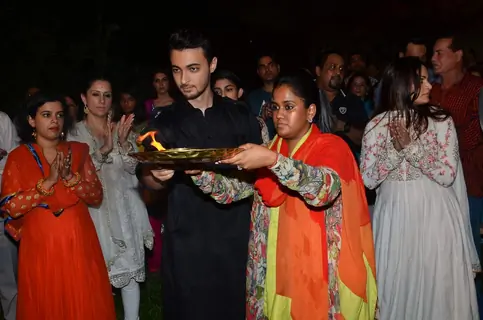 Arpita Khan and Ayush Sharma Does Last Ganesh Aarti Before Ganpati Visarjan Procession