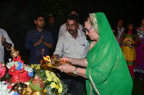 Helen Does Last Ganesh Aarti Before Ganpati Visarjan