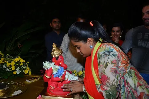 Arpita Khan Sharma Does Last Ganesh Aarti Before Ganpati Visarjan