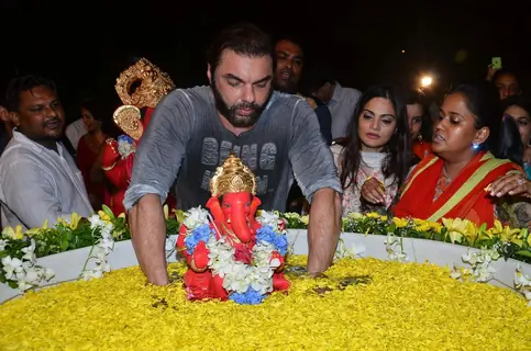 Sohail Khan Does Ganpati Visarjan