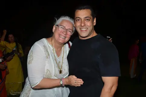 Salman Khan Celebrates Ganesh Chaturthi with Nafisa Ali