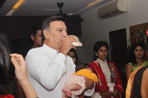 Suresh Oberoi Does Pooja Before Ganesh Visarjan