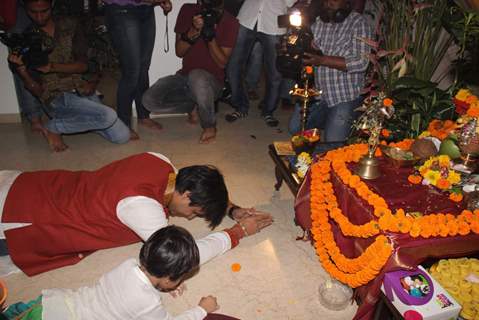 Vivek Oberoi's Does Namaskar With His Son Before Ganesh Visarjan