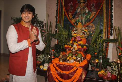 Vivek Oberoi Poses with Bappa Before Ganesh Visarjan