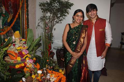 Vivek Oberoi and Wife Poses with Bappa Before Ganesh Visarjan