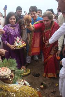 Dimple Kapadia at the Ganesh Visarjan