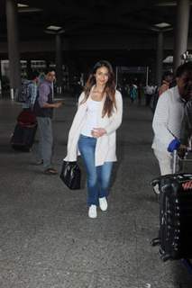 The Beautiful Illeana D'cruz Snapped at Airport