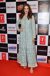 Evelyn Sharma Pays Tribute to Gulshan Kumar