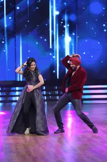 Akshay Kumar Shakes a Leg With Gaiti During Promotions of Singh is Bliing on DID Season 5