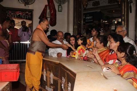 Aishwarya Rai Bachchan Visits Siddhivinayak With Aaradhya