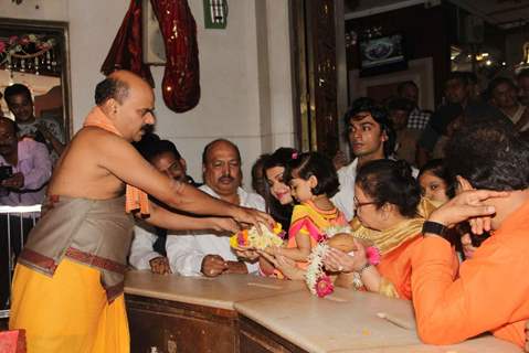 Aishwarya Rai Bachchan at Siddhivinayak with Her Daughter