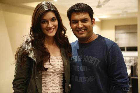 Kriti Sanon with Kapil Sharma Special Screening of Kis Kisko Pyaar Karoon