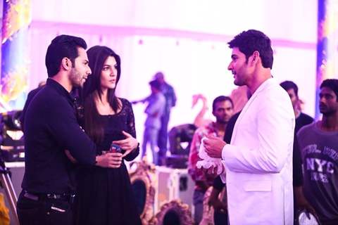 Varun Dhawan and Kriti Sanon Meets Mahesh Babu on the sets of Brahmotsavam