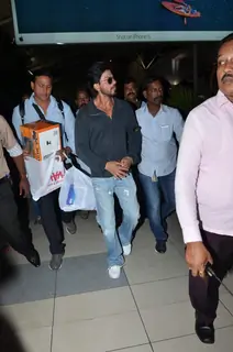 Shah Rukh Khan Snapped at Airport