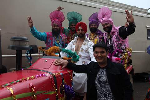 Akshay Kumar's Punajbi Entry for Promotions of Singh is Bling on Comedy Nights With Kapil