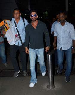 Shah Rukh Khan Snapped at Airport