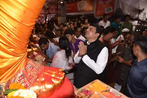 Hon'ble Chief Minister Devendra Fadnavis Visits Lalbaugcha Raja