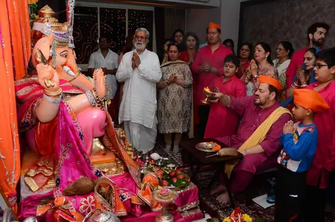 Nitin Mukesh performs the rituals during Ganesh Puja