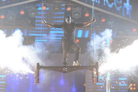 Akshay Kumar's Grand Entry for Promotions of Singh is Bling on Dance Plus