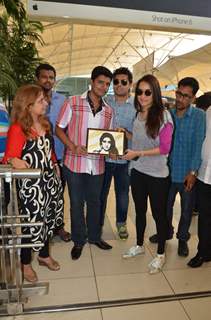Shraddha Kapoor poses with a fan at Airport