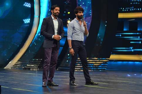Shahid Kapoor was snapped interacting at the Promotions of Shaandaar on 'I Can Do That'