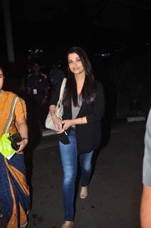 Aishwarya Rai Bachchan Snapped at Airport