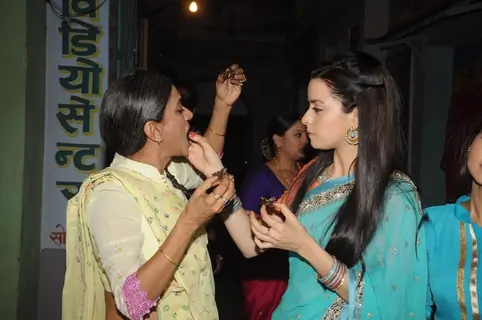 Krutika Desai and Ekta Kaul at Mere Angne Mein Completes 100 episodes