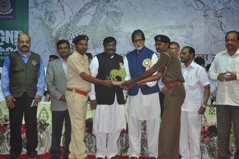 Minister Sudhir Mungantiwar and Amitabh Bachchan at 'Save the Tiger' Campaign at SGNP