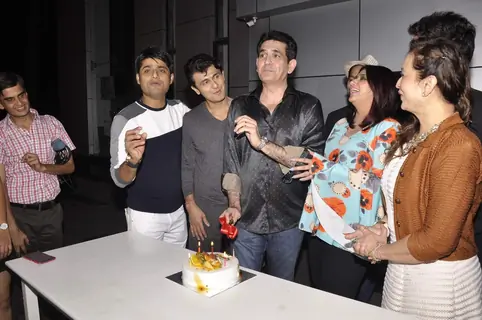 Sonu Nigam, Darshan Kumar and Smita Thackeray at Omung Kumar's Birthday Bash