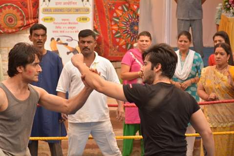 Kinshuk Mahajan and Rafi Malik Fight Scene in Tere Sheher Mein