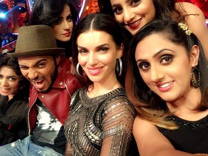 Scarlett Wilson Reunites with Jhalak Dikhla Jaa 8 Contestants!