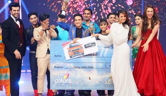 Faisal Khan and Vaishanvi Winning Moment With Contestants and Judges