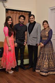 Sudesh Bhosale With His Family at 'Amitabh Aur Main' Concert