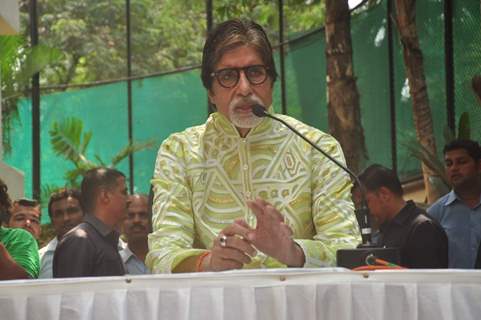 Amitabh Bachchan Celebrates His Birthday With Media