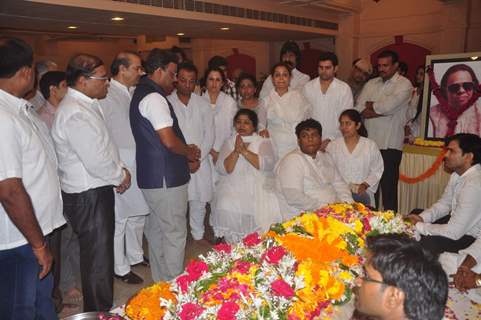 Minister Vinod Tawde and Suresh Wadkar Attends Prayer Meet of Ravindra Jain