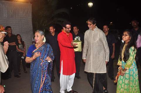 Amitabh and Jaya Bachchan at 'Mata Ki Chowki' Hosted By Ronit Roy on His Birthday