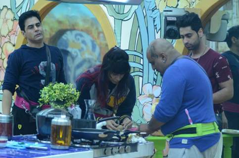 Contestants in Bigg Boss Nau - Day 1