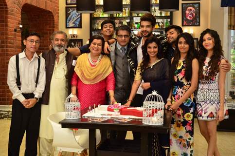 Karan Kundra Celebrates Birthday on the Sets of  Yeh Kahan Aa Gaye Hum with Whole Cast