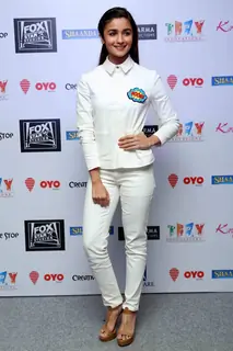 Alia Bhatt Poses for Media During Promotions of Shaandaar in Delhi