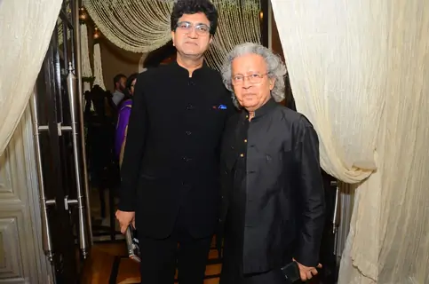 Prasoon Joshi was at Breakthrough Mission Hazaar Event