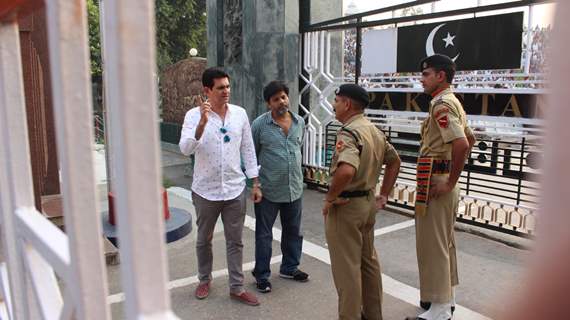 Omung Kumar Visits Wagah Border for Research for His Sarabjit Singh Biopic