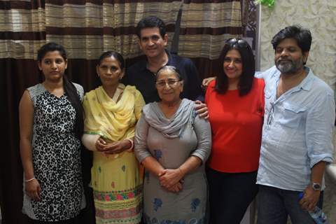 Omung Kumar Visits Dalbir Kaur's House to Research for His Sarabjit Biopic