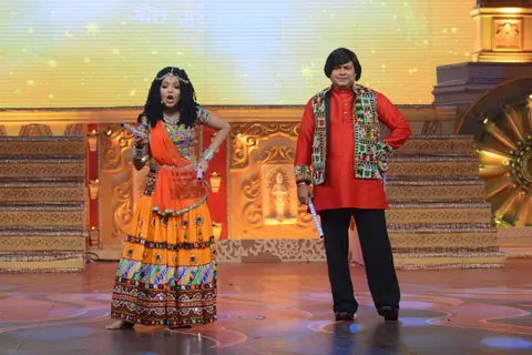 Sugandha and Suresh Menon Performs at Life OK Dussehra Special Programme - Jeet Sachchai Kee