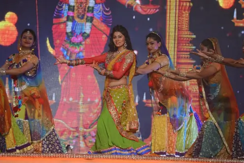 Aparna Dixit Performing Aarti at Life OK Dussehra Special Programme - Jeet Jeet Sachchai Kee