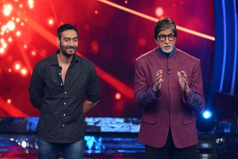 Ajay Devgn on Aaj Ki Raat Hai Zindagi Show With Amitabh Bachchan