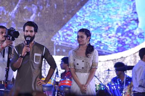 Shahid Speaks During Promotions of Shaandaar at Navratri Concert Along with Alia Bhatt